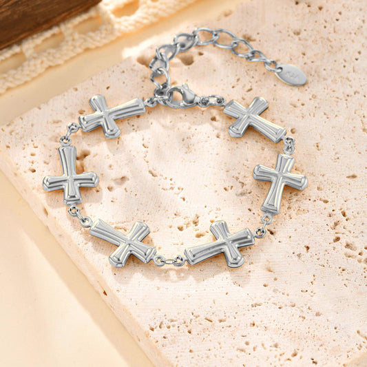 Pulsera plateada con cruces