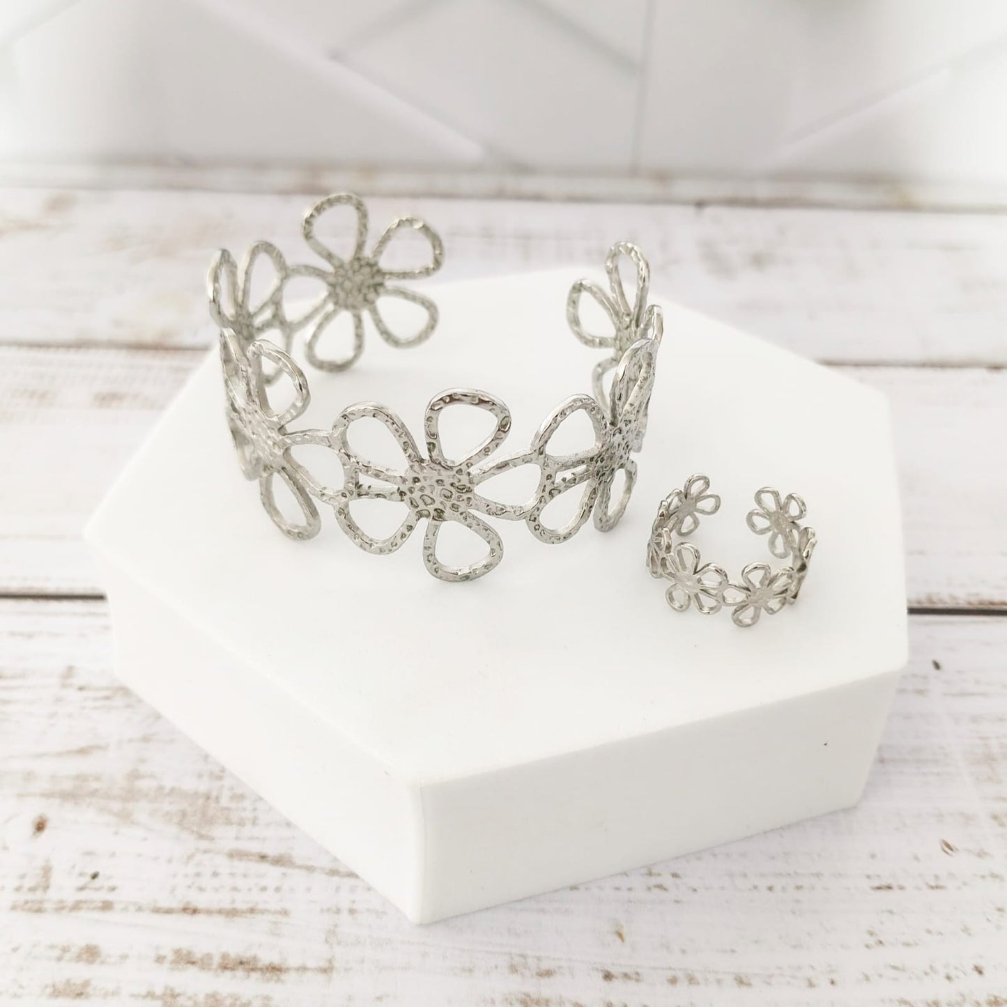 Set Brazalete + Anillo ajustable Plateado Floral Diosa Griega