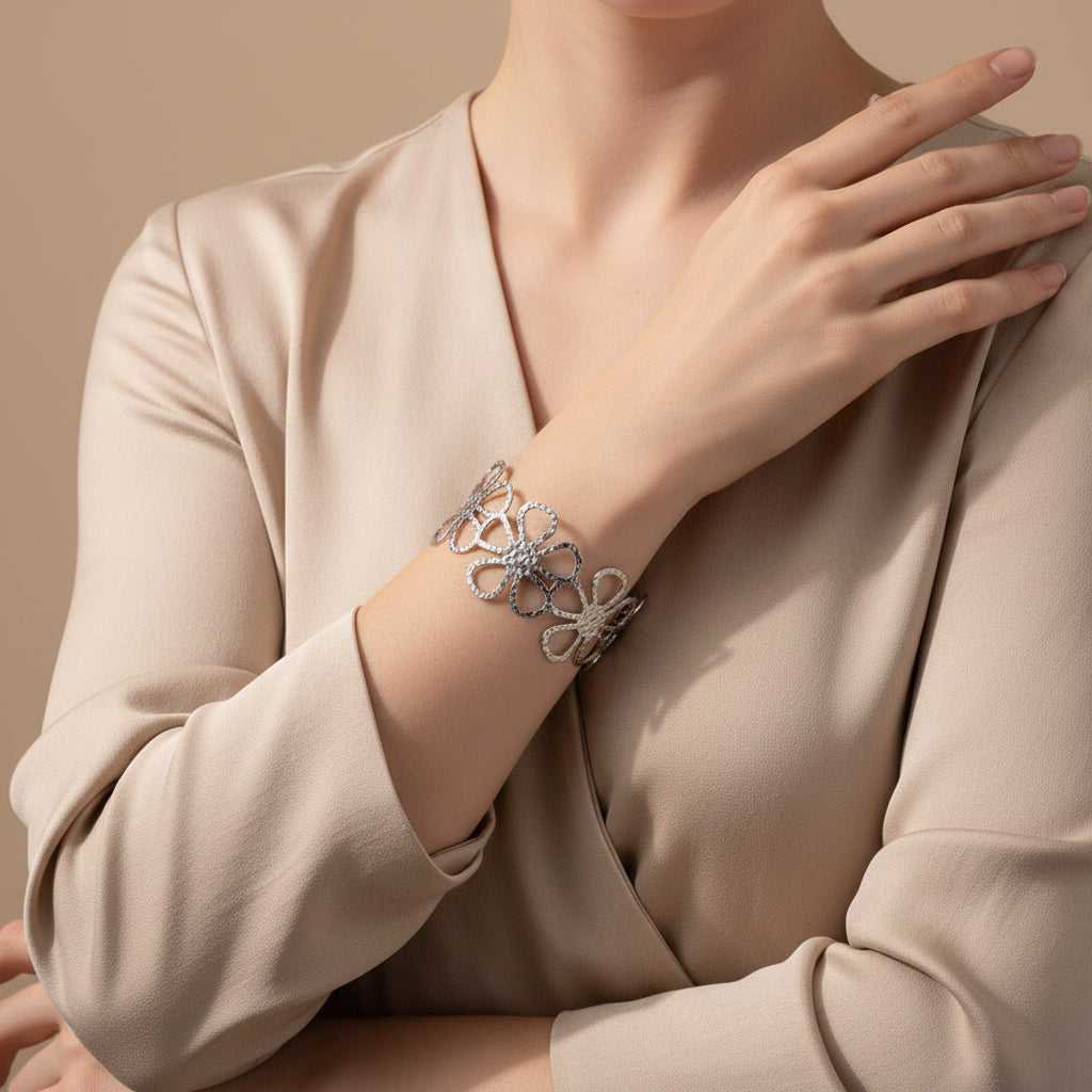 brazalete floral plateado