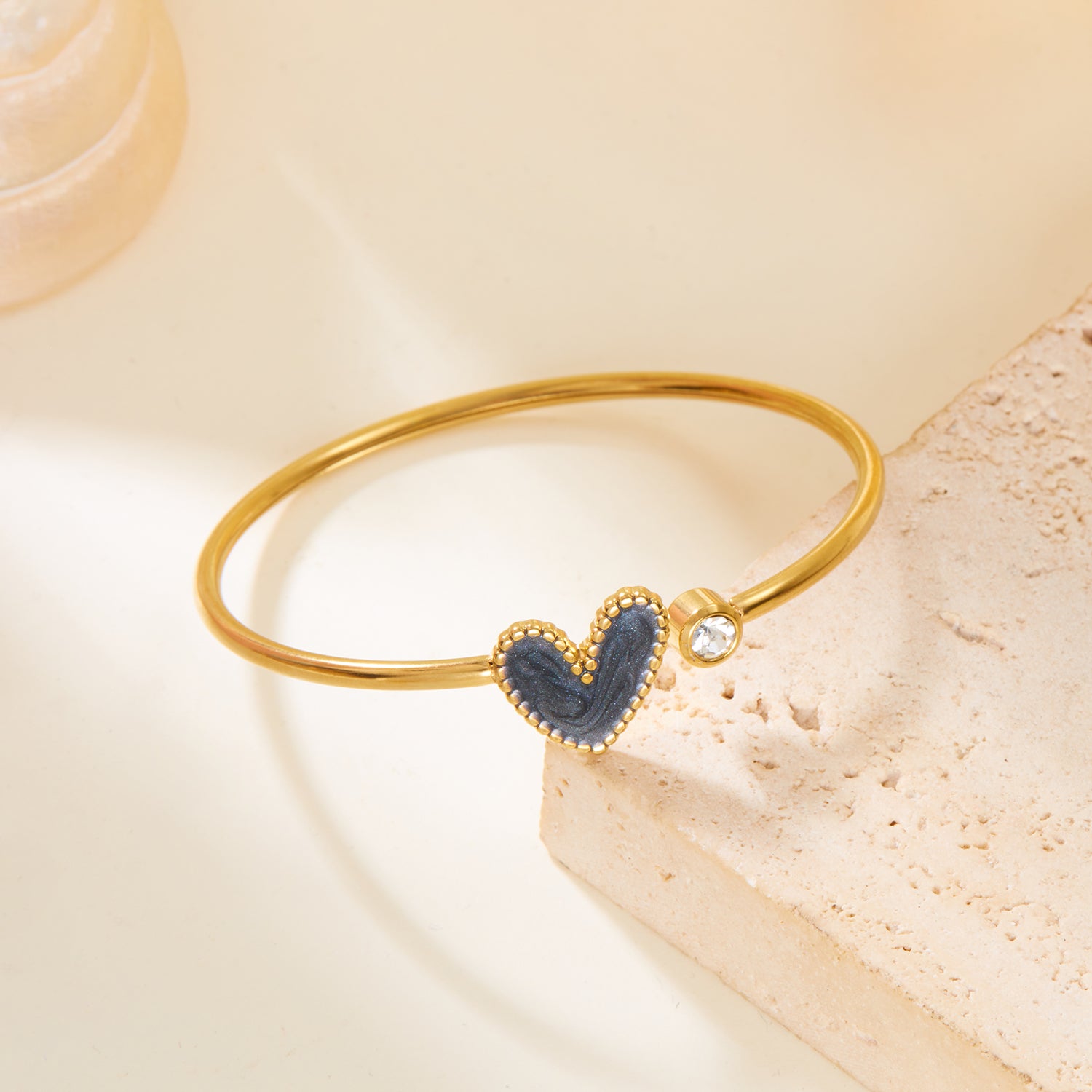 Brazalete de Acero Inoxidable con Corazón Esmaltado - Negro