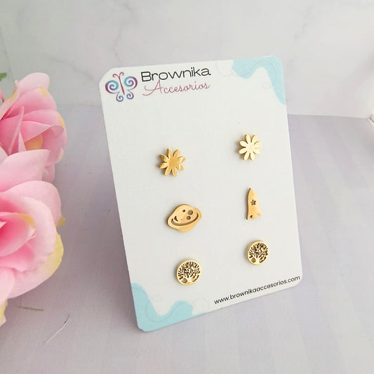 Set de aretes mini dorados en acero quirúrgico 316L para mujer – flores, planeta, cohete y árbol de la vida